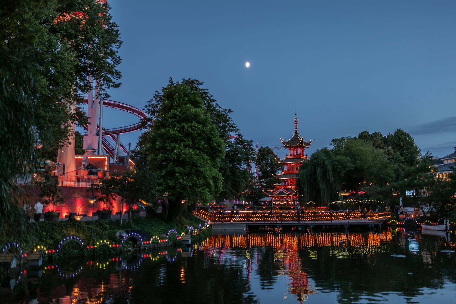 Tivoli Copenhague de noche